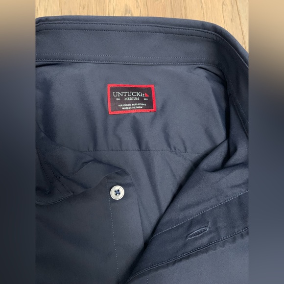 Untuck It. Men’s Navy Medium Long sleeve Button Up - Picture 2 of 3